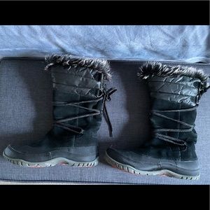 The North Face women’s  lace up snow boots size 10